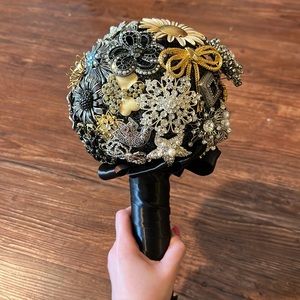 Broach bouquet